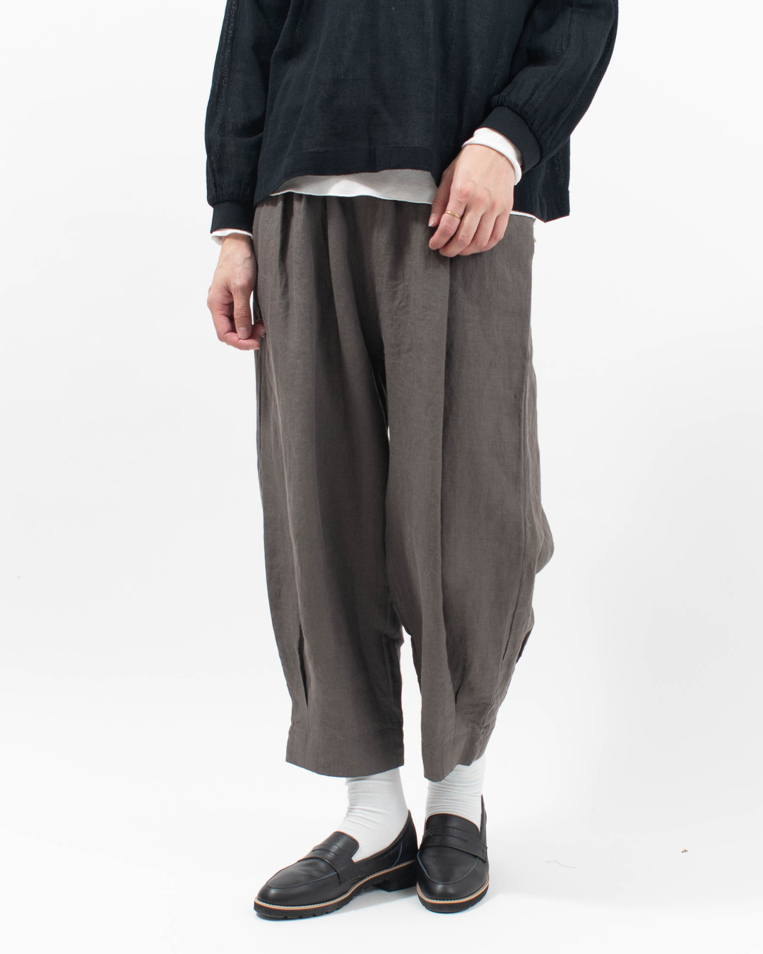 01FFP14425 blue willow リネンタックコクーンパンツ