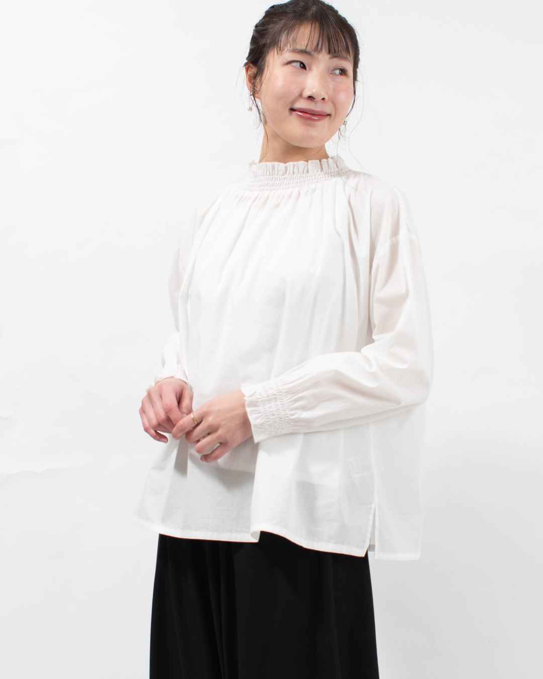 01FSP11016  blue willow コットン細番手シャーリングブラウス