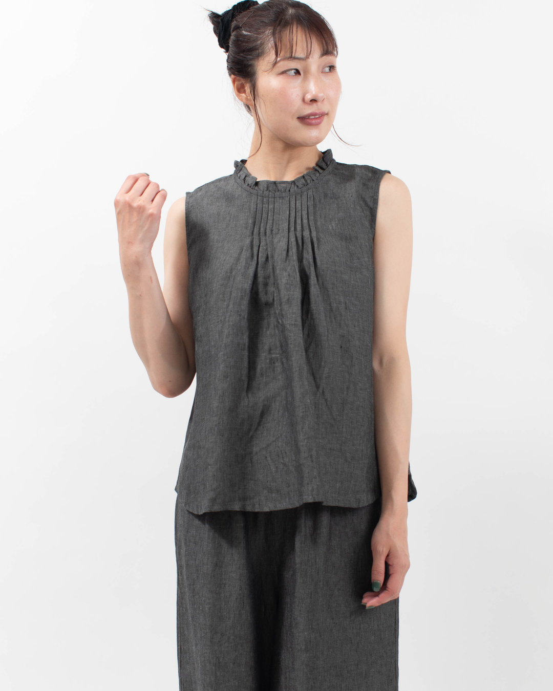 01FUP11307 blue willow リネンフリルノースリーブブラウス