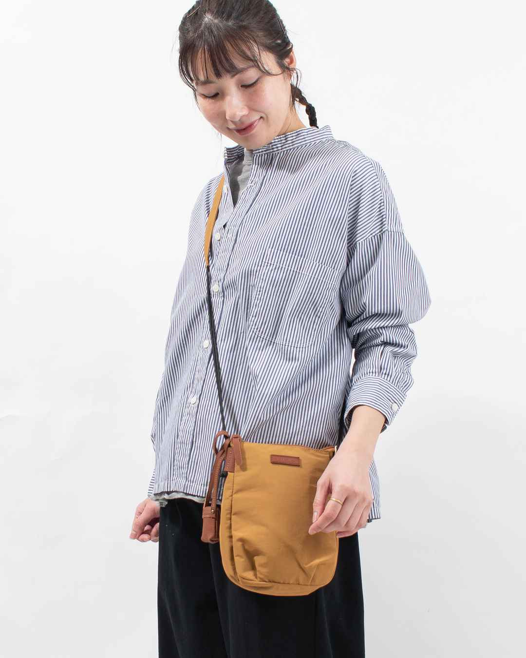 11991　toleur リンクルナイロンCミニサコッシュ