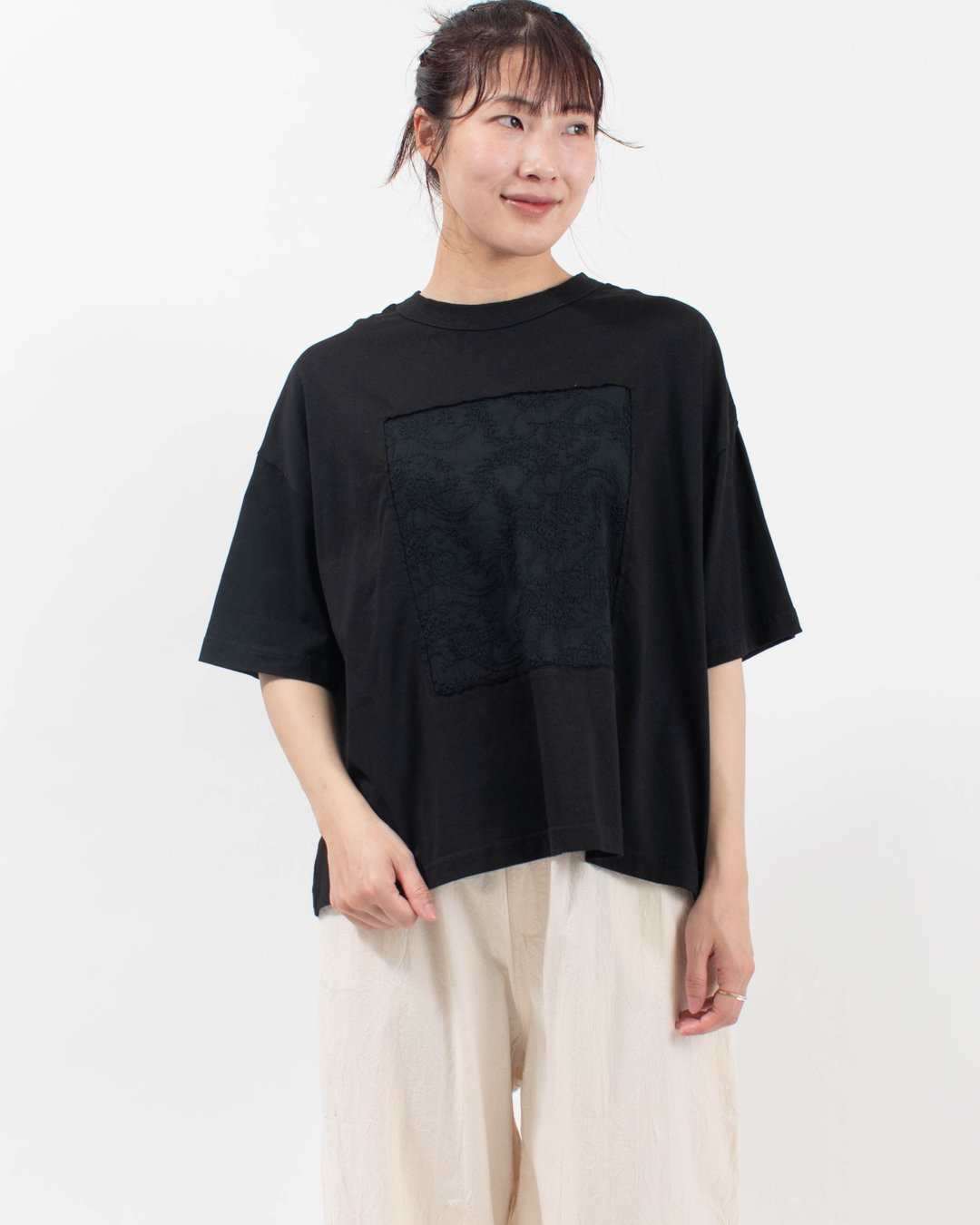 sloe ペイズリー刺繍×天竺 5分袖フレームTシャツ