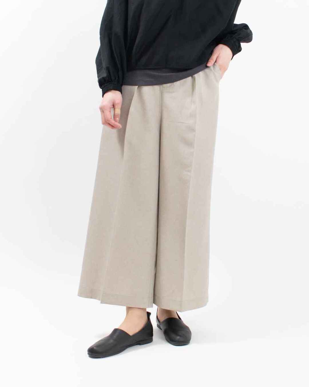 5102401  MAFRAIS リネンライクツイード タックフレアパンツ