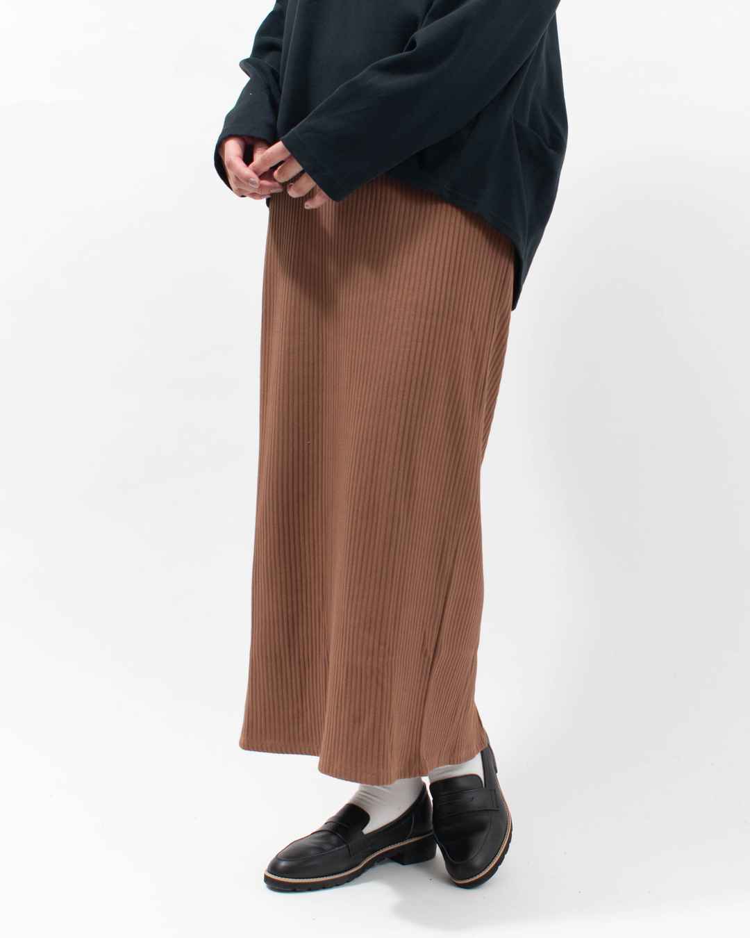 5686429 nuance of F リブナロースカート 