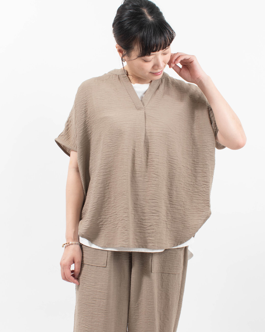 D9836 D*g*y キーネックプルオーバーブラウス