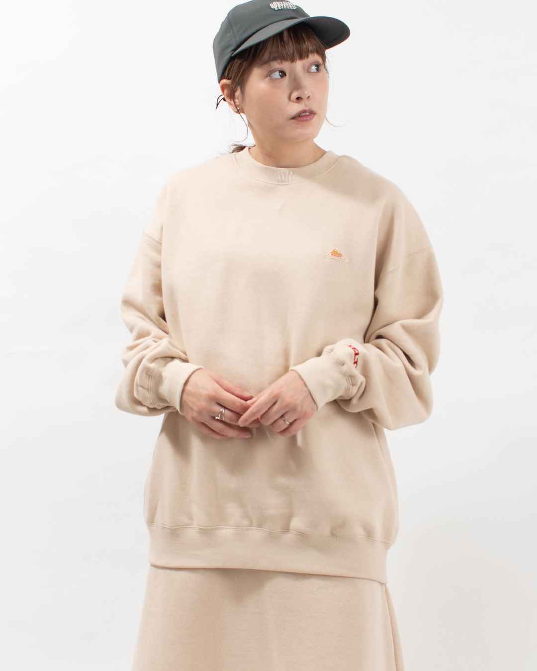 KE25213069 KELTY ミニロゴクルーネックスウェット