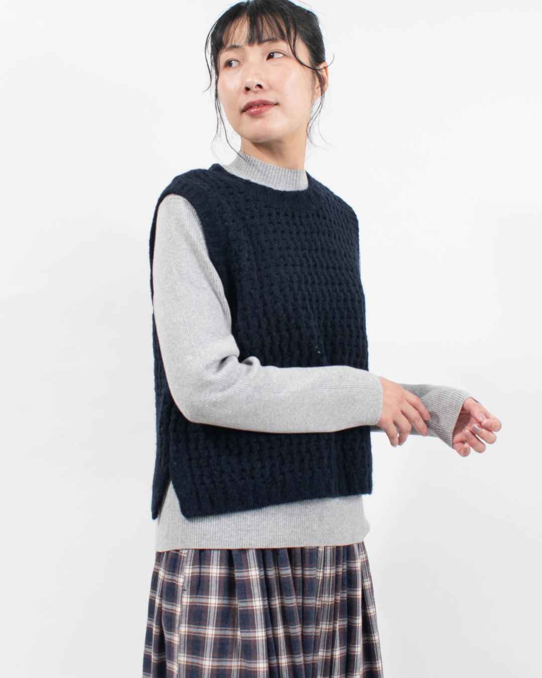 P906103 prit 1/3ファインメリノウールナイロン3Gワッフル編み クルーネックベスト