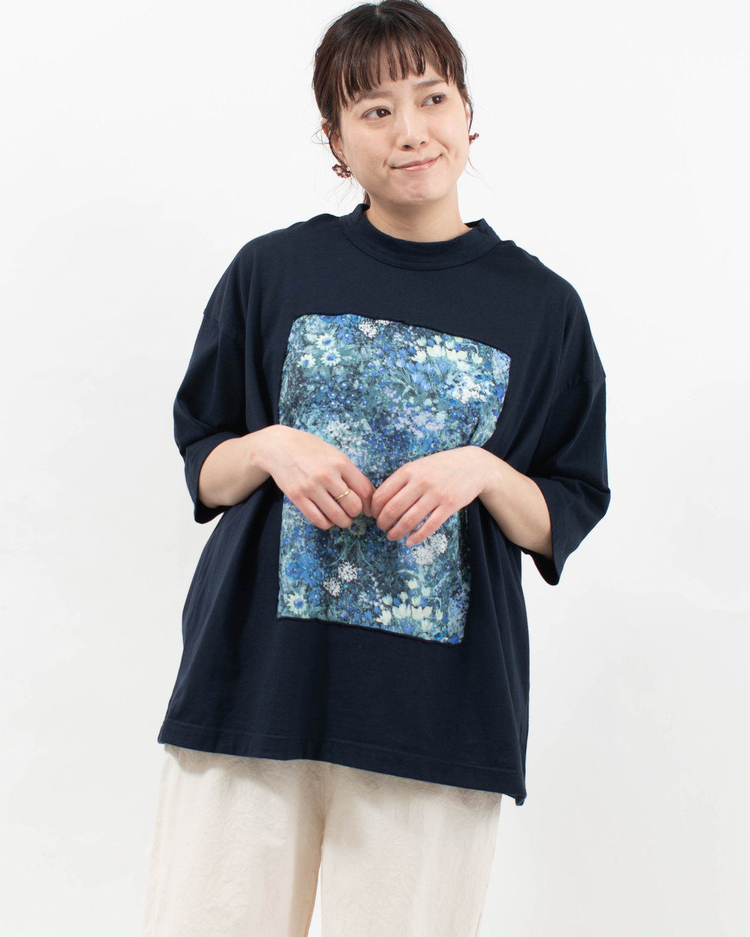 P91606 prit 40/2天竺×60/1ローンガーデンプリント5分袖フレームＴシャツ