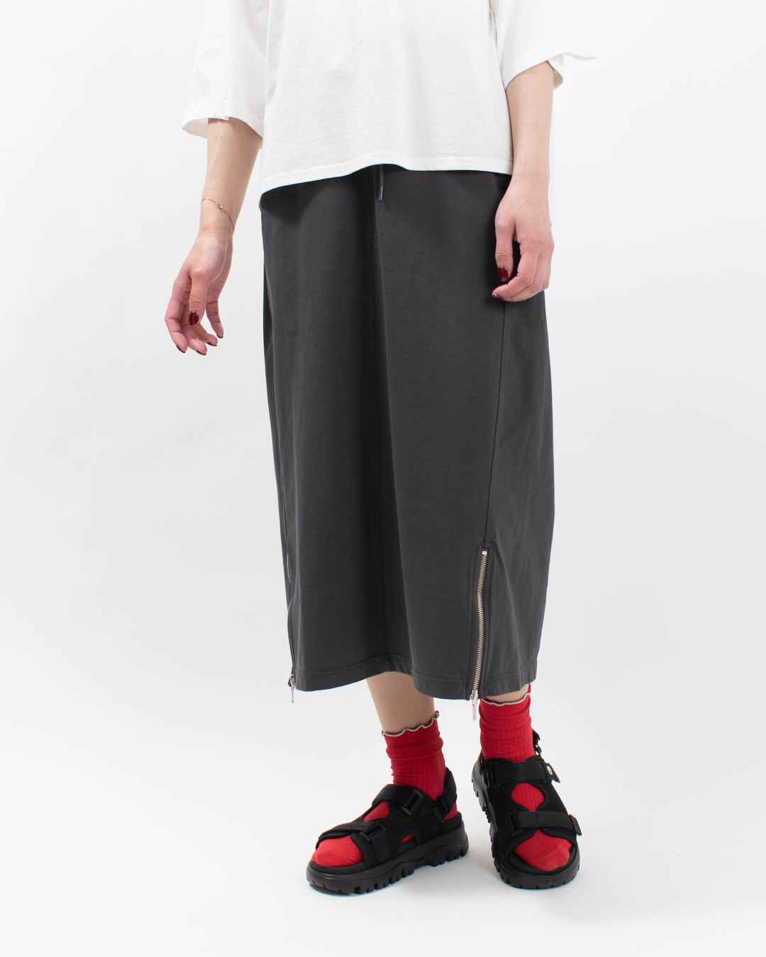 SA-35901 sabbatum ファンクショナル天竺サイドジップスリットタイトスカート