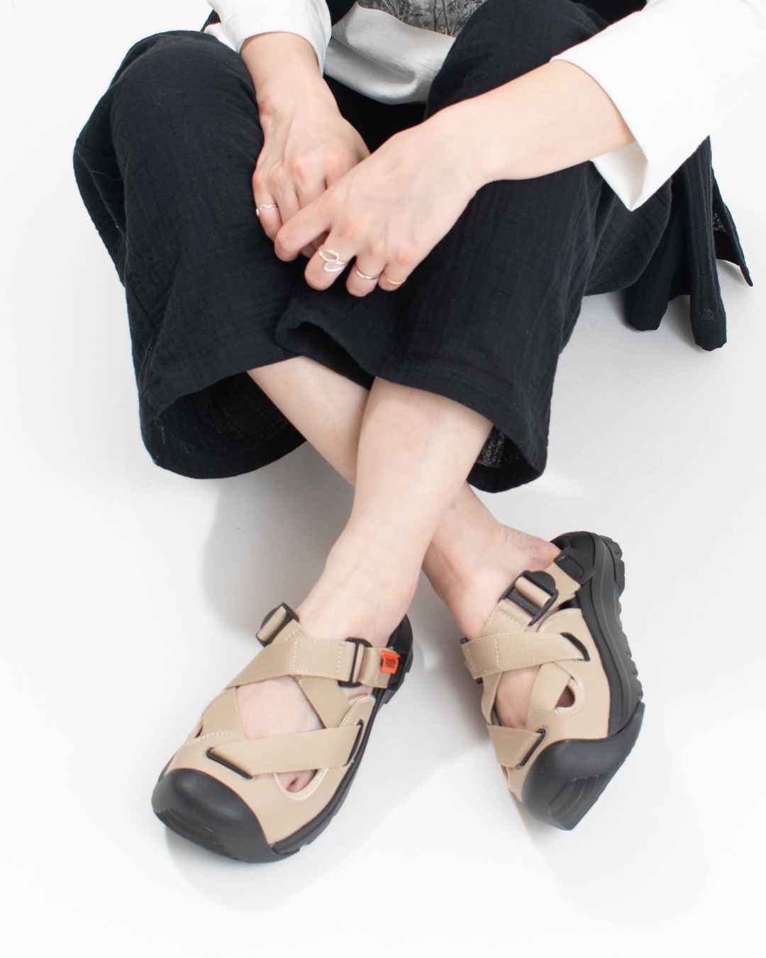 UO31 UNIVERSAL OVERALL SANDALS UO31