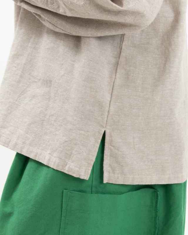 01ESP11031  blue willow コットンリネン部分刺繍ブラウス