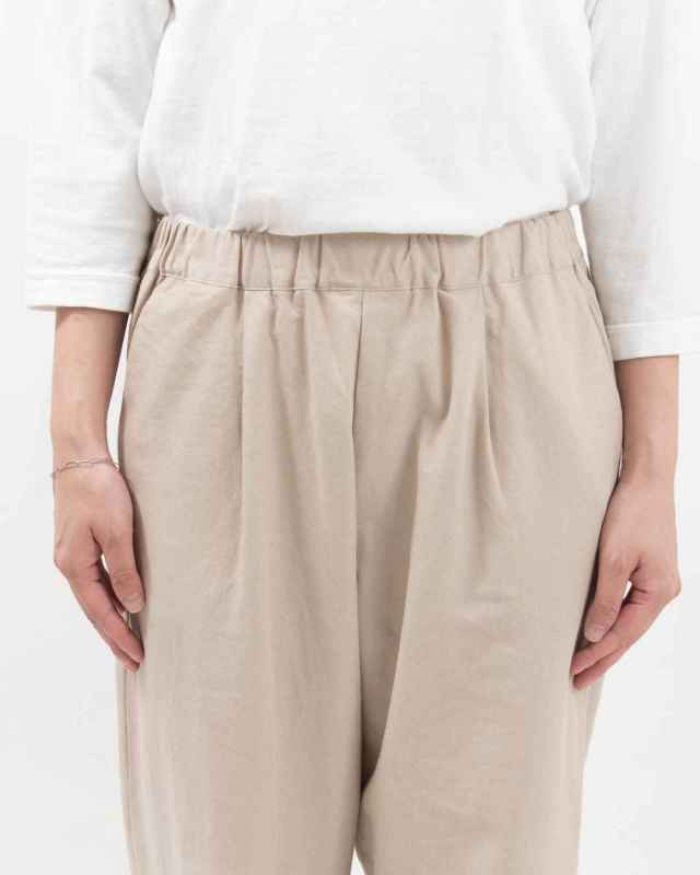 01EUS14367 blue willow コットンツイルテーパードパンツ