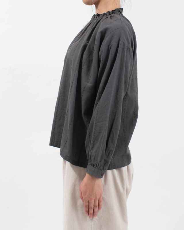 01EWP11540 blue willow コットンリネン総刺繍フリルブラウス