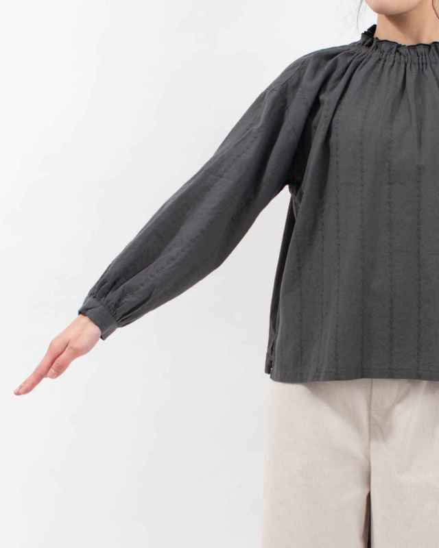 01EWP11540 blue willow コットンリネン総刺繍フリルブラウス