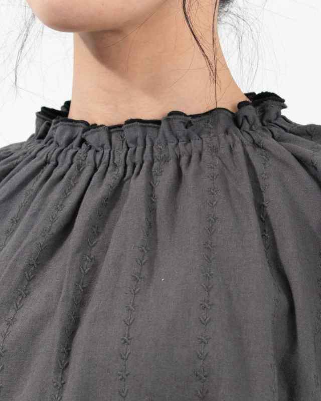 01EWP11540 blue willow コットンリネン総刺繍フリルブラウス