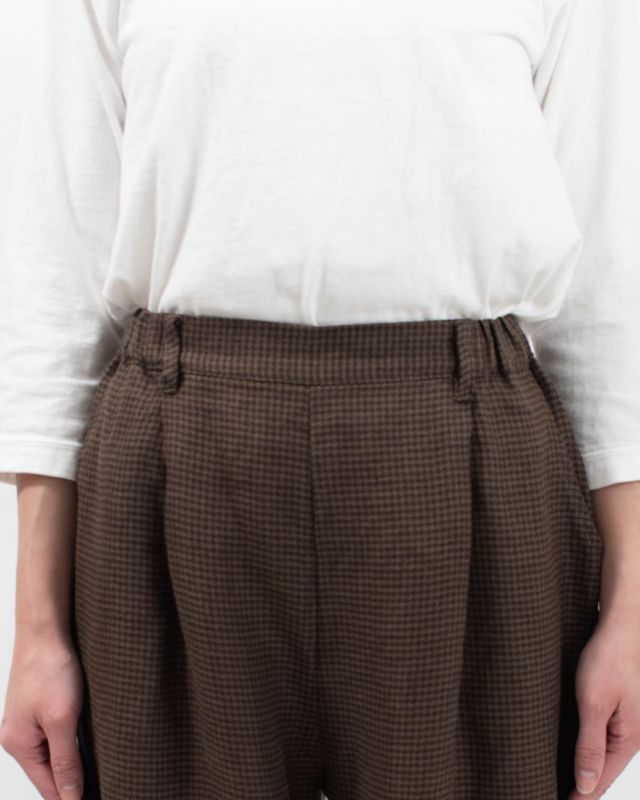 01EWS14622  blue willow リネン太番手タックテーパードパンツ