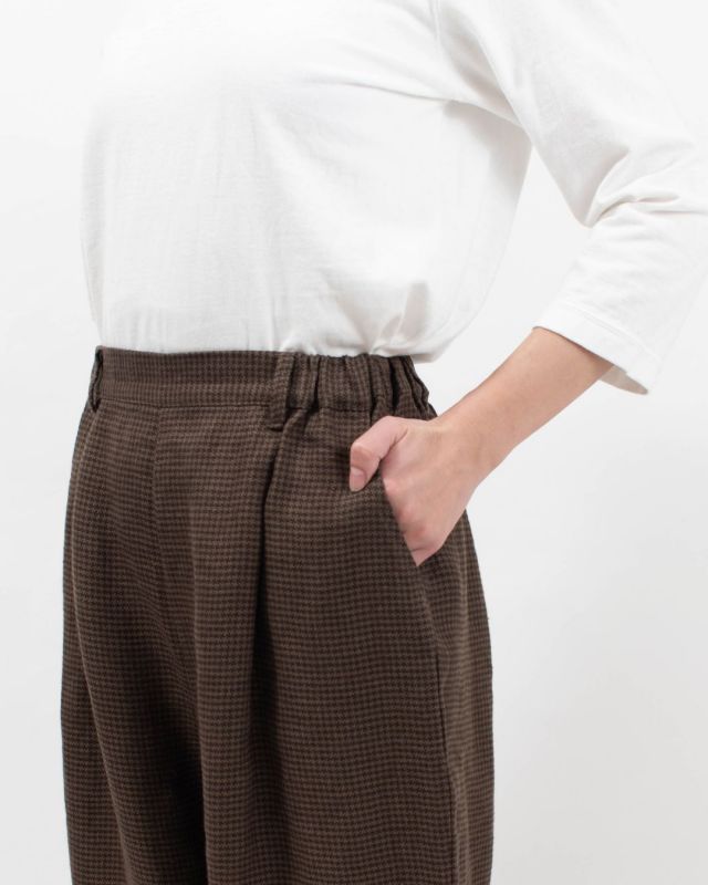 01EWS14622  blue willow リネン太番手タックテーパードパンツ