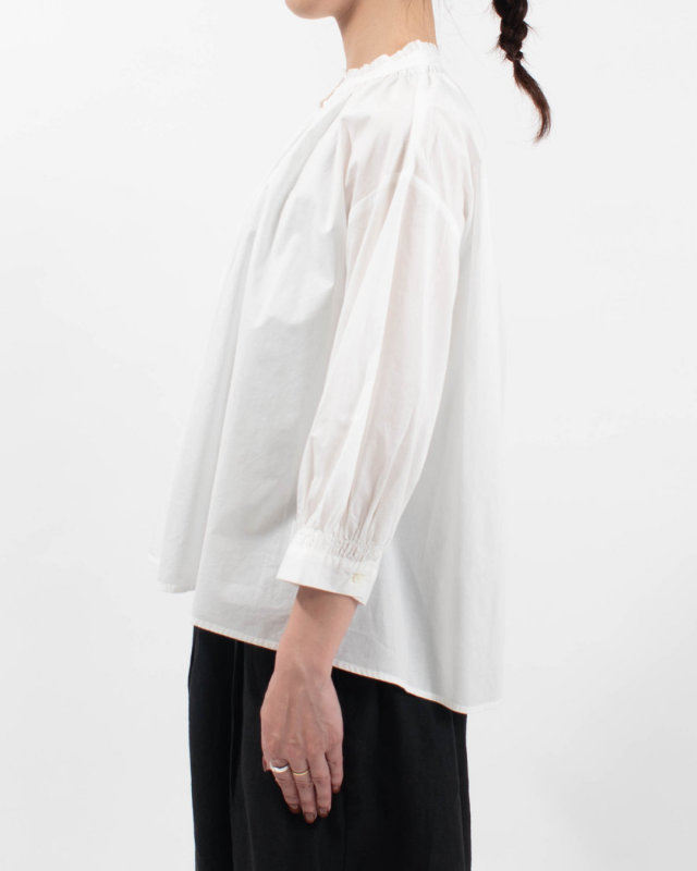 01FFP11418 blue willow コットン細番手フリルシャーリングブラウス