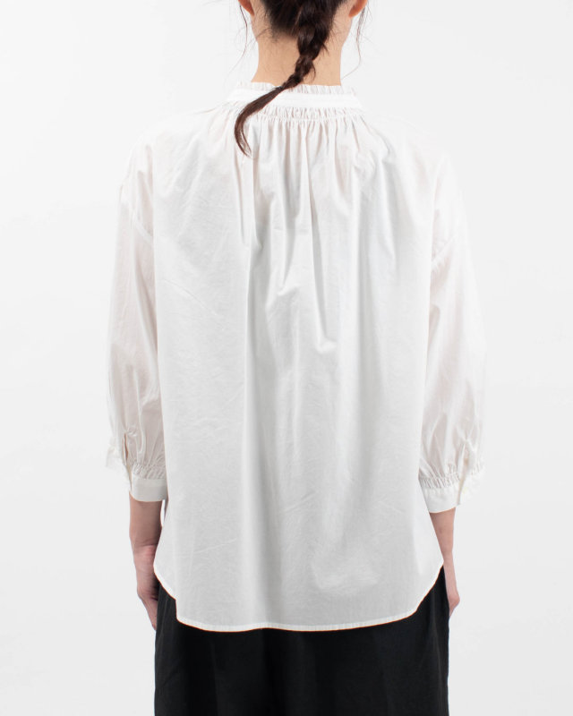 01FFP11418 blue willow コットン細番手フリルシャーリングブラウス