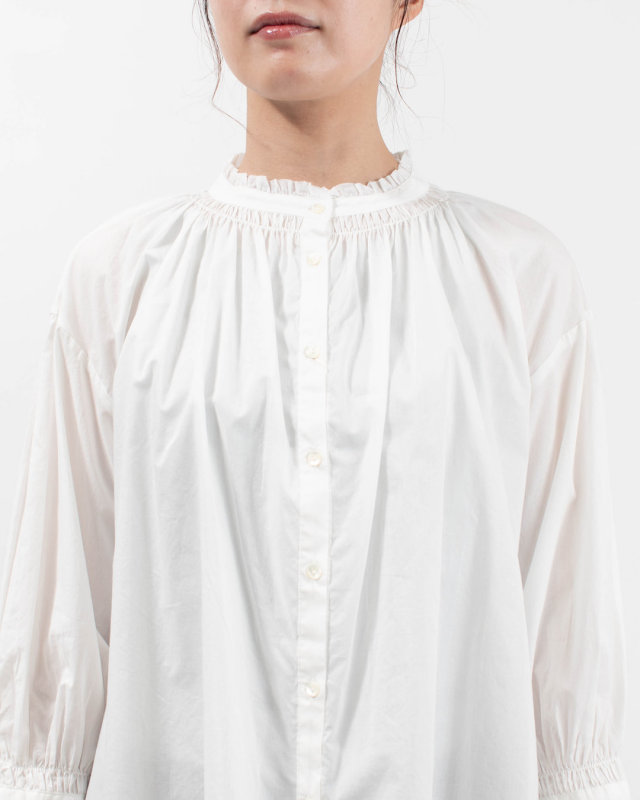 01FFP11418 blue willow コットン細番手フリルシャーリングブラウス