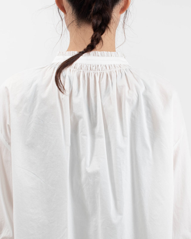 01FFP11418 blue willow コットン細番手フリルシャーリングブラウス