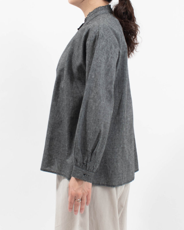 01FFP11436 blue willow コットンリネン衿裁ち切りフリルブラウス