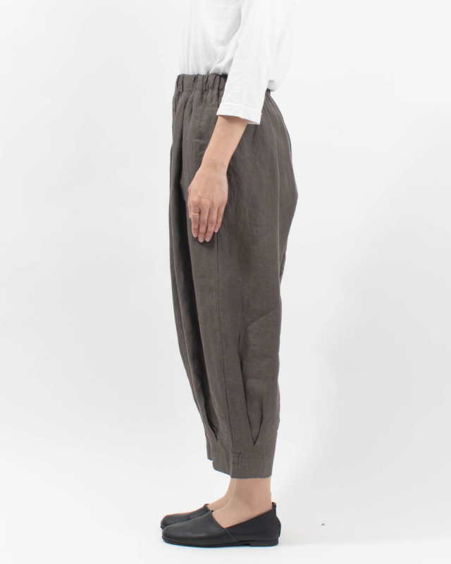 01FFP14425 blue willow リネンタックコクーンパンツ