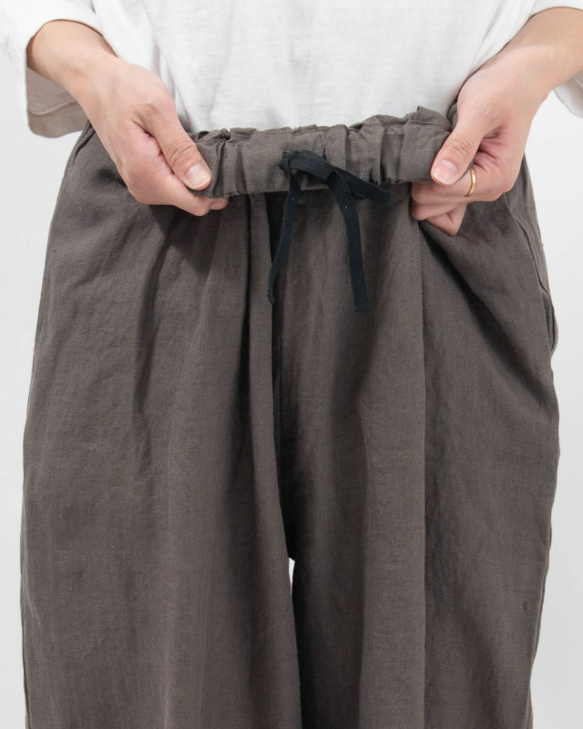 01FFP14425 blue willow リネンタックコクーンパンツ