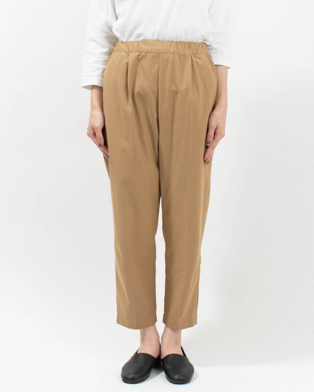 01FFP14445 blue willow ポリエステルコットンセンタープレステーパードパンツ