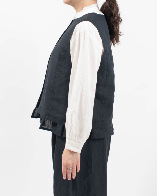 01FFP16424 blue willow リネン裏付き裾フリルベスト