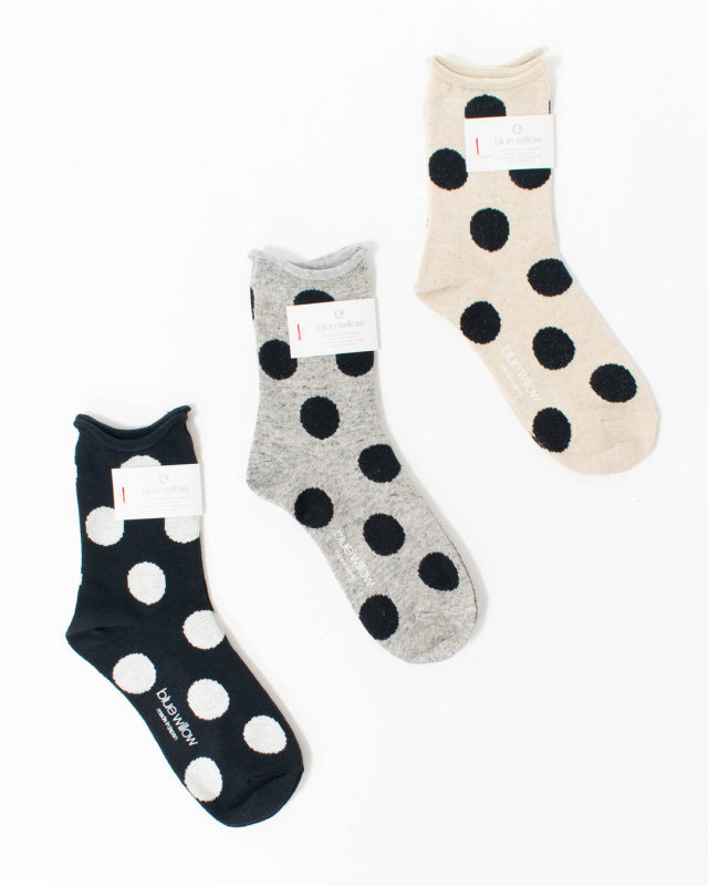 01FSP49070 blue willow コットンリネンドットソックス