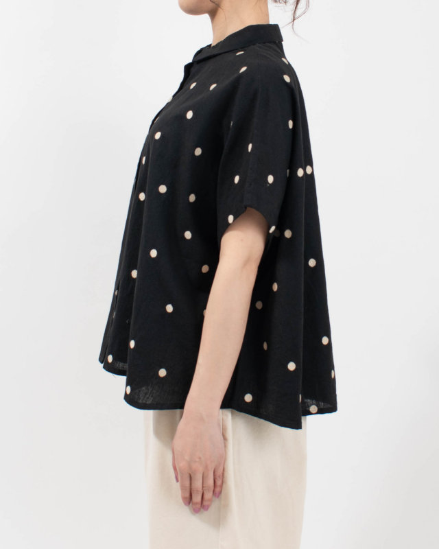 01FUP11219  blue willow コットンリネンドット刺繍チビ衿ブラウス