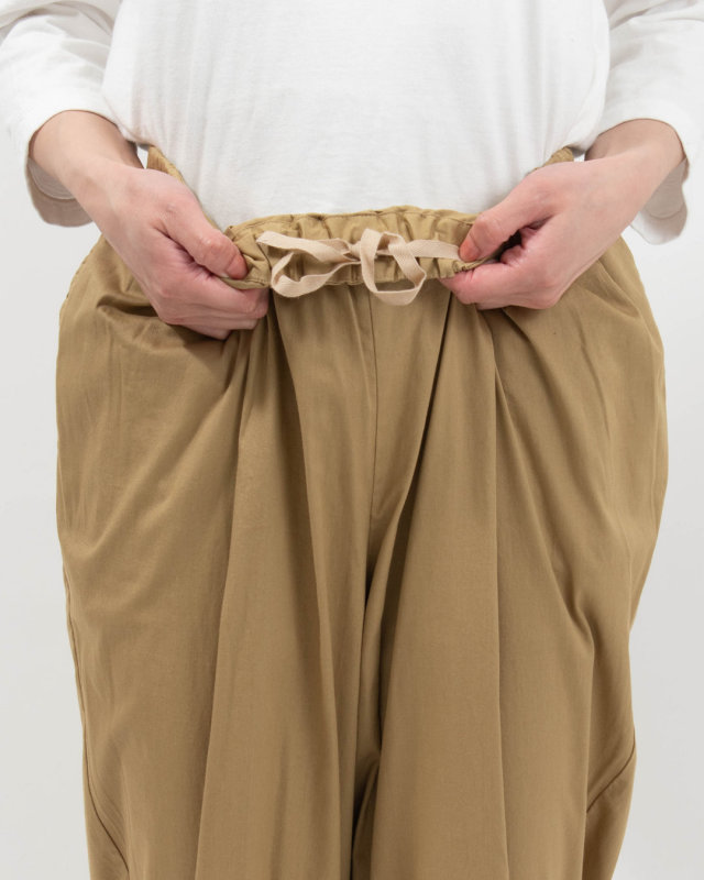 01FUP14240 blue willow コットン綾織りテーパードパンツ