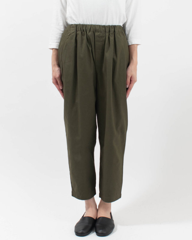 01FWP14503 blue willow コットンツイル タックテーパードパンツ