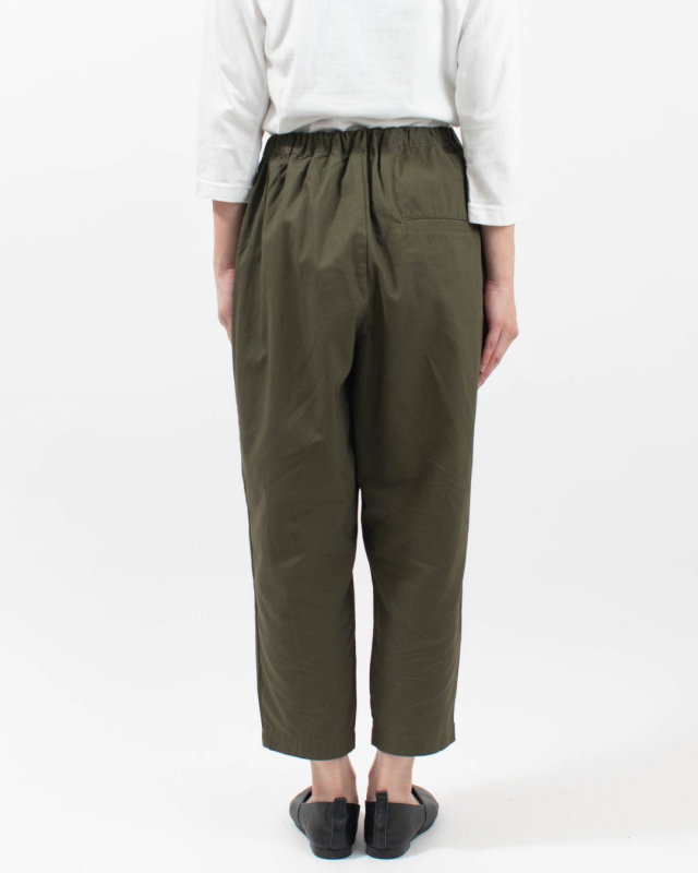 01FWP14503 blue willow コットンツイル タックテーパードパンツ