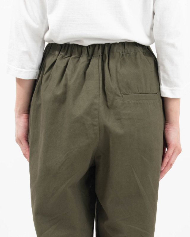 01FWP14503 blue willow コットンツイル タックテーパードパンツ