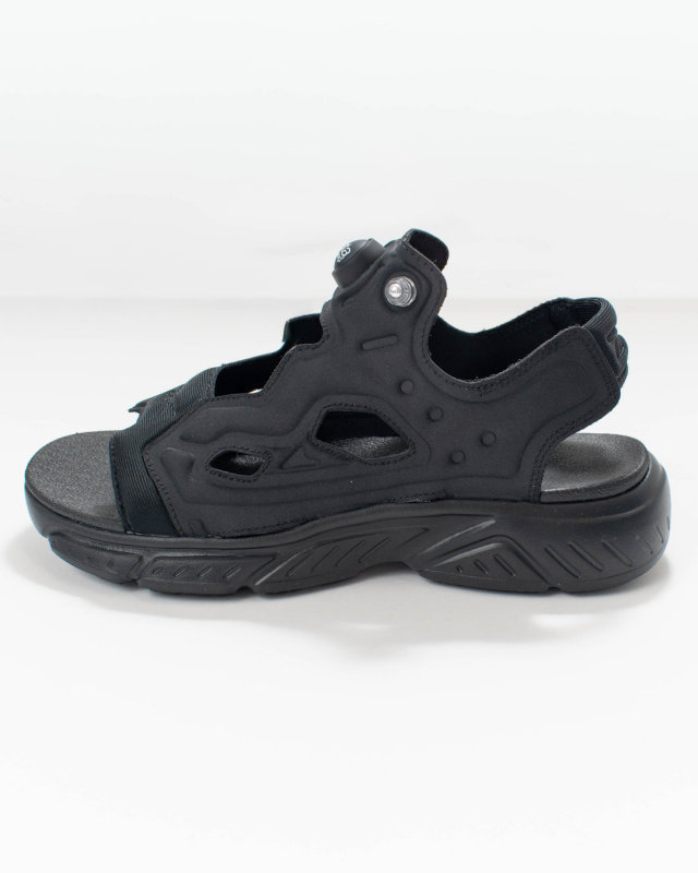 100251112 Reebok インスタ ポンプフューリー サンダル（ブラック）