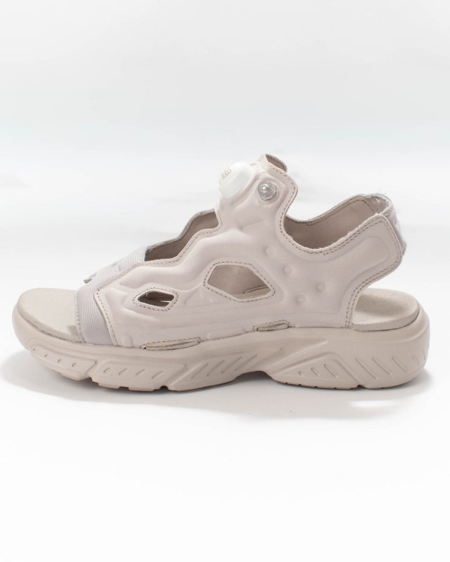 100251113 Reebok インスタ ポンプフューリー サンダル（ムーンストーン）