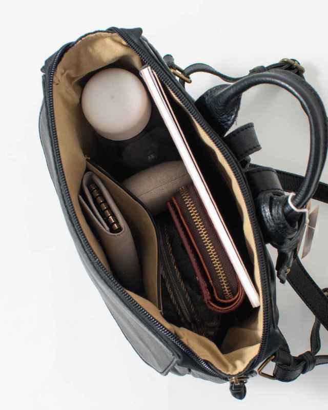 11999 toleur カウレザーリュック