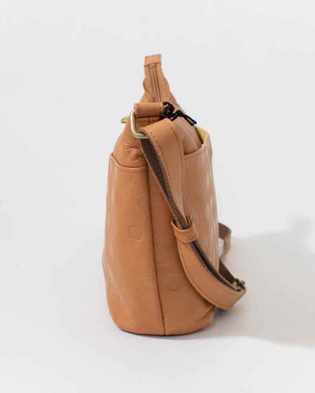 29215　zucchero 水玉型押しショルダーバッグ