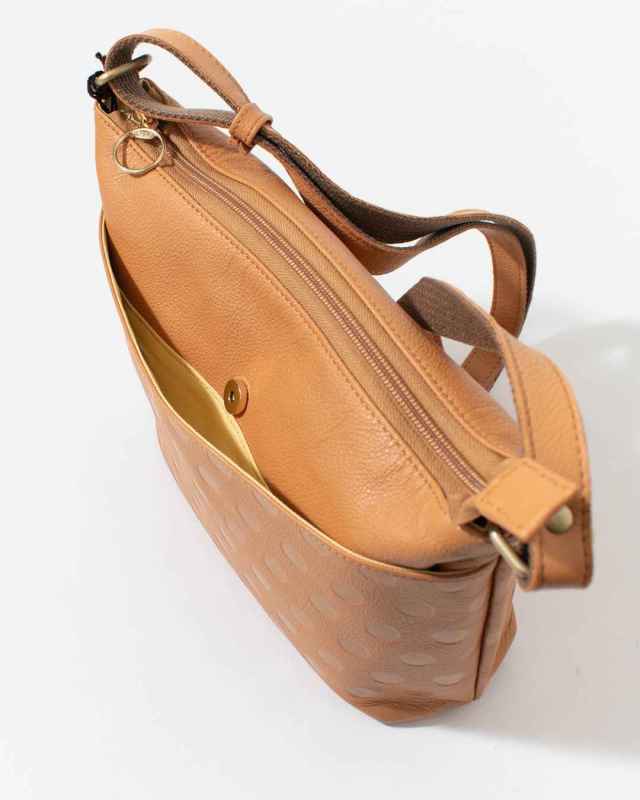 29215　zucchero 水玉型押しショルダーバッグ