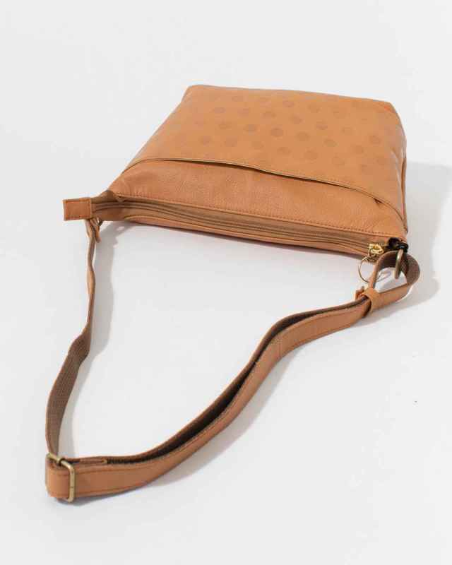 29215　zucchero 水玉型押しショルダーバッグ