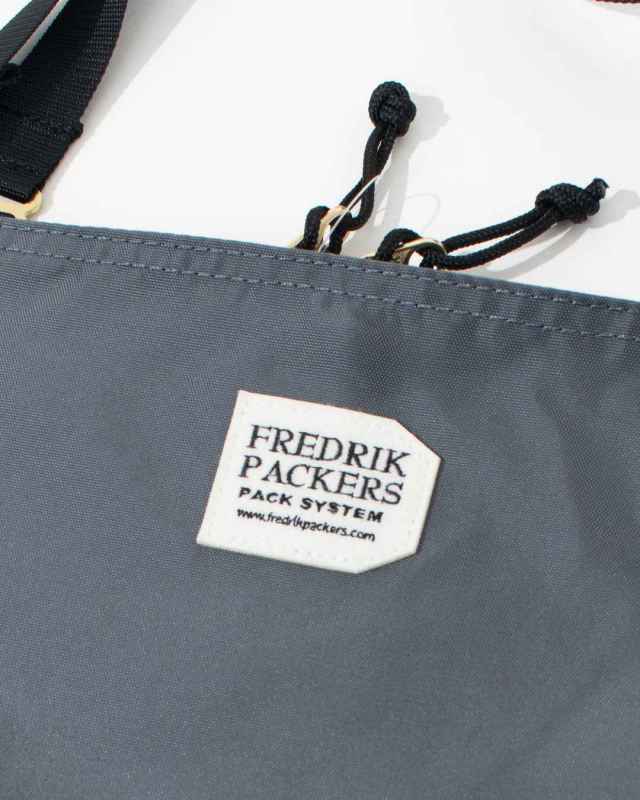 420DHORIZONTAL-M  FREDRIK PACKERS 420D HORIZONTAL SHOULDER Mサイズ