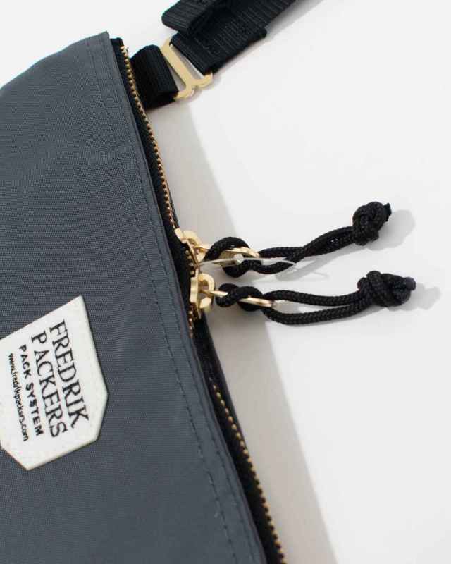 420DHORIZONTAL-M  FREDRIK PACKERS 420D HORIZONTAL SHOULDER Mサイズ