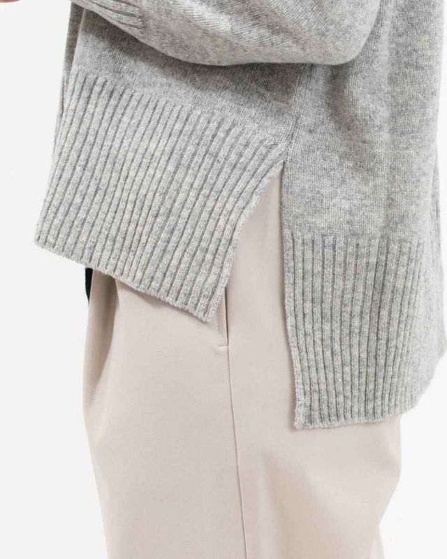 650600  NARU タスマニアラムコモドニット