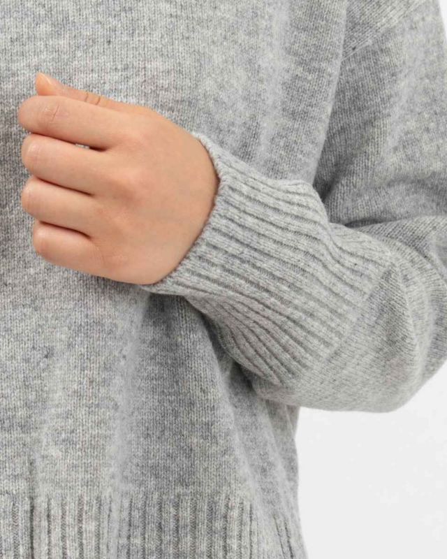 650600  NARU タスマニアラムコモドニット