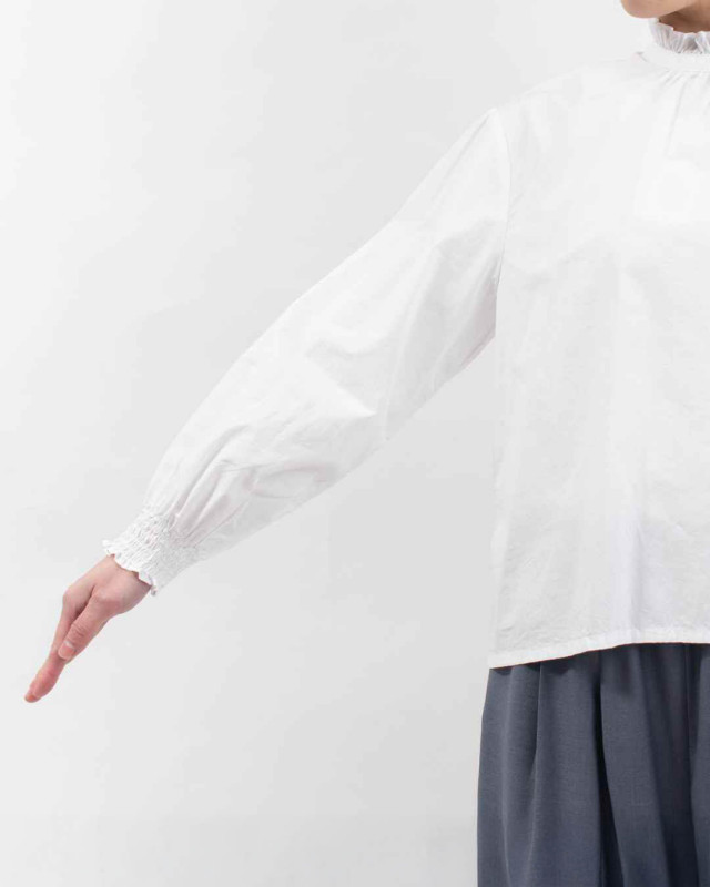 761-237 Bliss bunch バック釦フリル衿ブラウス