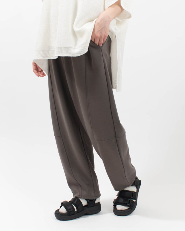 vingtrois カーブパンツ