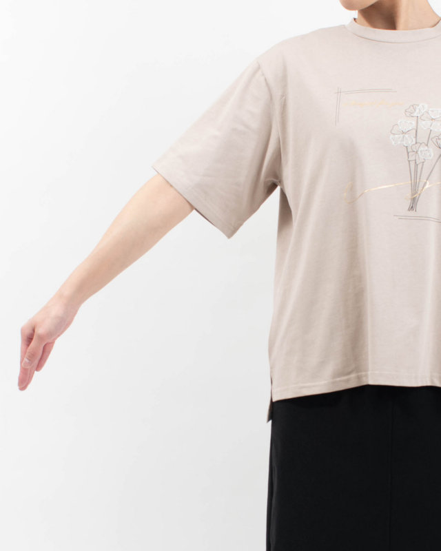 980-25135 vingtrois 花柄×箔ロゴプリント Tシャツ