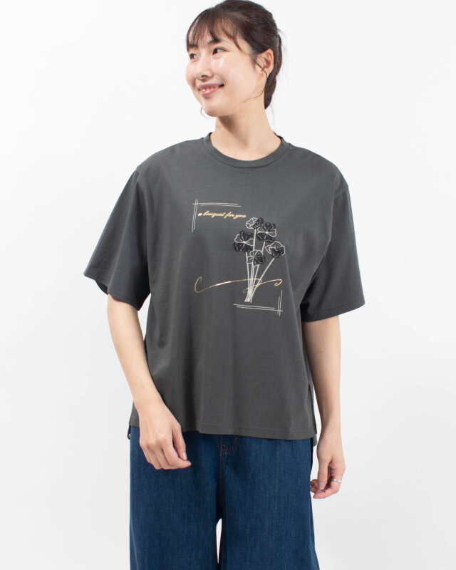 vingtrois 花柄×箔ロゴプリント Tシャツ