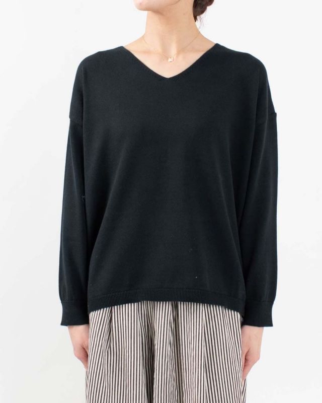 ASH-007　FIRST Vネックニット